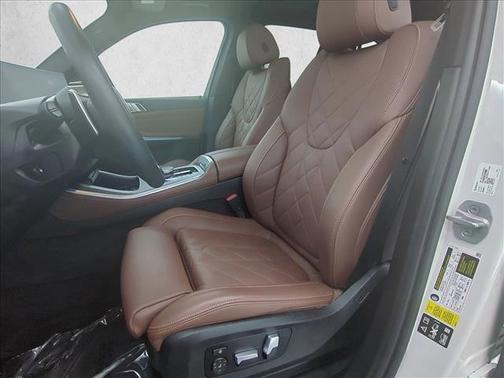 Mineral White Metallic 2024 BMW X5 xDrive40i