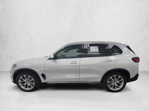 Mineral White Metallic 2024 BMW X5 xDrive40i