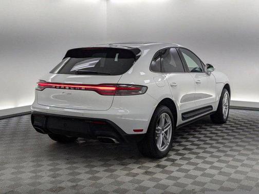 2025 Porsche Macan Base