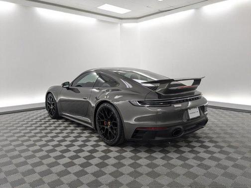 2024 Porsche 911 Carrera GTS