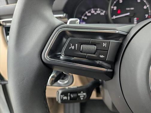 Carrara White Metallic 2026 Porsche Macan Macan