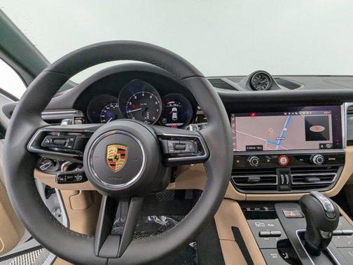Carrara White Metallic 2026 Porsche Macan Macan