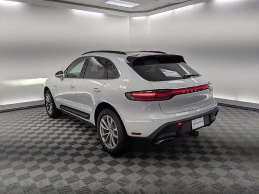 Carrara White Metallic 2026 Porsche Macan Macan