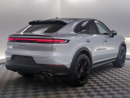 Dolomite Silver Metallic 2026 Porsche Cayenne S