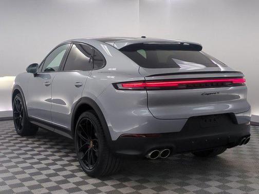 Dolomite Silver Metallic 2026 Porsche Cayenne S