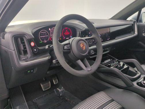 Dolomite Silver Metallic 2026 Porsche Cayenne S