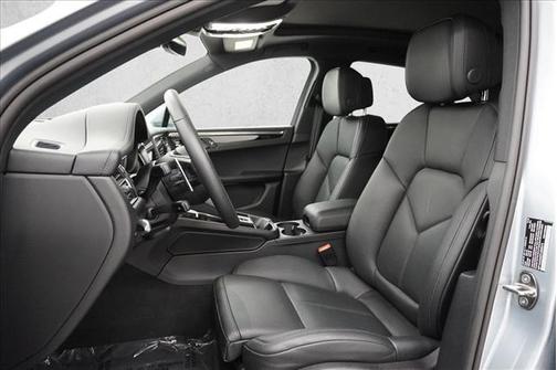 Dolomite Silver Metallic 2026 Porsche Macan Macan