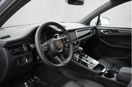 Dolomite Silver Metallic 2026 Porsche Macan Macan