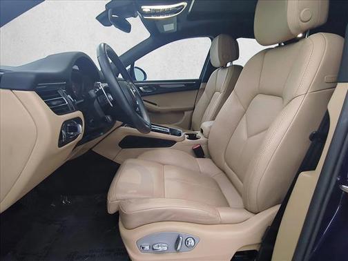 Gentian Blue Metallic 2023 Porsche Macan Macan
