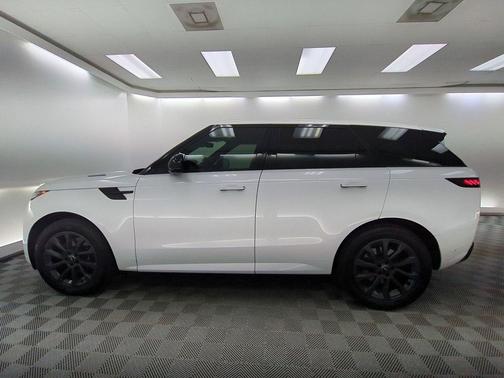 Ostuni Pearl White Metallic 2024 Land Rover Range Rover Sport SE
