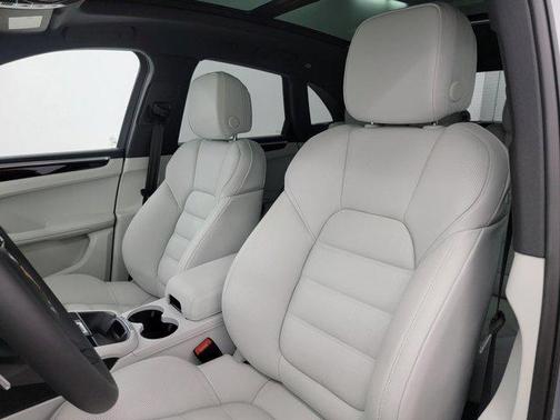 2025 Porsche Macan S