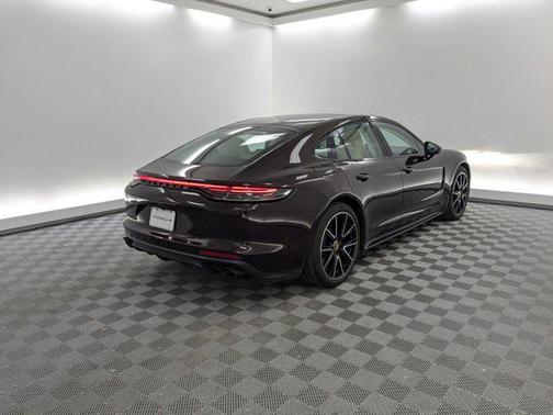 2023 Porsche Panamera 4