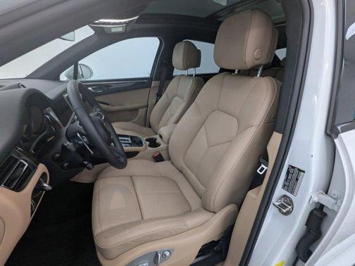 2025 Porsche Macan T