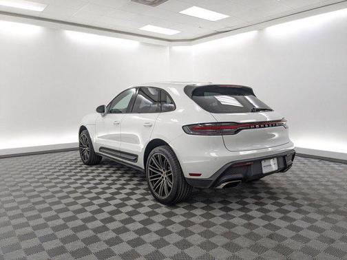 2025 Porsche Macan T