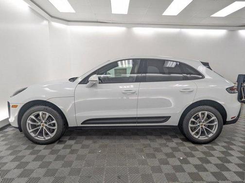 2026 Porsche Macan AWD