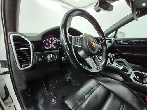 Dolomite Silver Metallic 2023 Porsche Cayenne Cayenne
