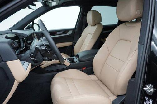 Chromite Black 2025 Porsche Cayenne Cayenne