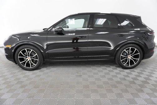 Chromite Black 2025 Porsche Cayenne Cayenne
