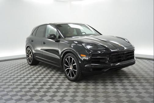 Chromite Black 2025 Porsche Cayenne Cayenne