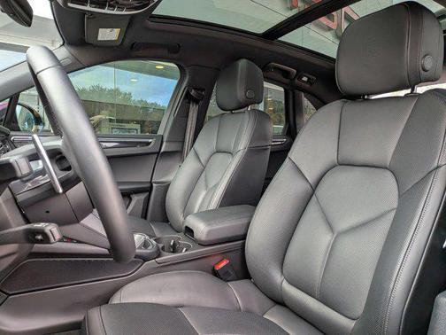 2025 Porsche Macan AWD