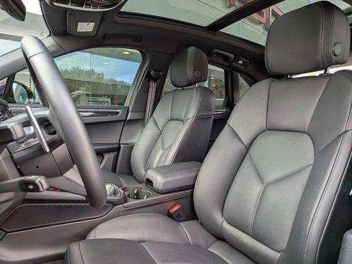 2025 Porsche Macan AWD