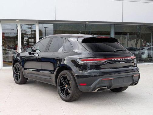 2025 Porsche Macan AWD