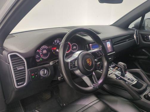 Carrara White Metallic 2019 Porsche Cayenne Cayenne