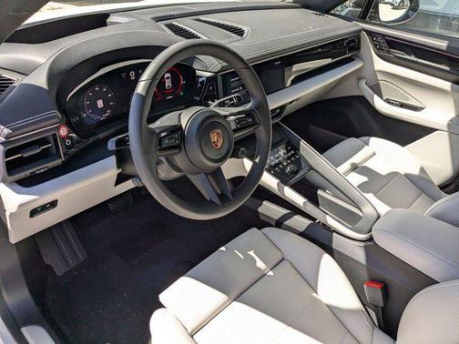 2024 Porsche Macan 4