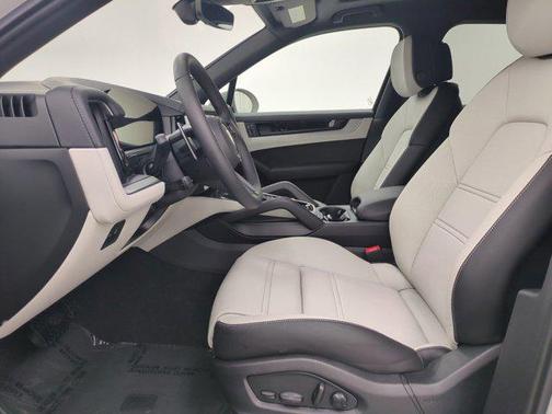 Chalk 2026 Porsche Cayenne Cayenne