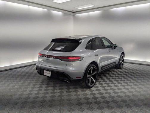 2025 Porsche Macan AWD
