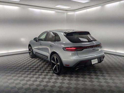 2025 Porsche Macan AWD