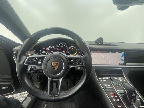 2018 Porsche Panamera 4