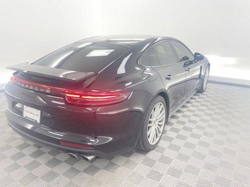 2018 Porsche Panamera 4