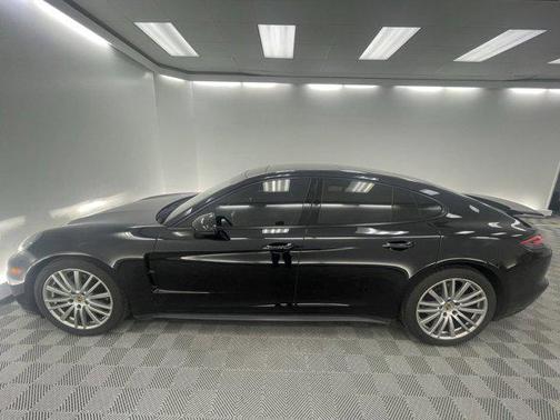 2018 Porsche Panamera 4