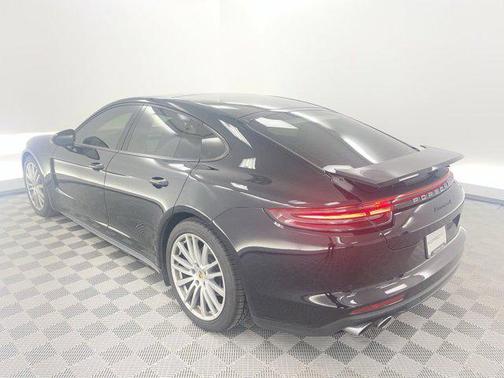 2018 Porsche Panamera 4