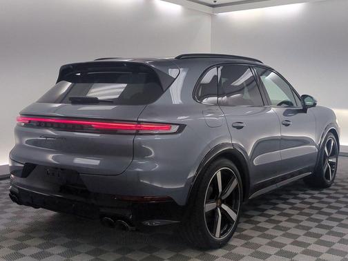 Vanadium Grey Metallic 2026 Porsche Cayenne GTS