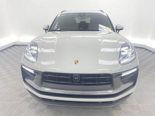 2025 Porsche Macan T