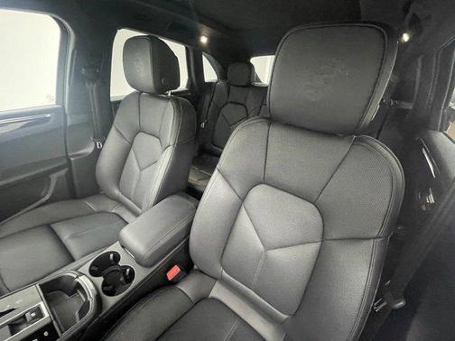 2025 Porsche Macan T