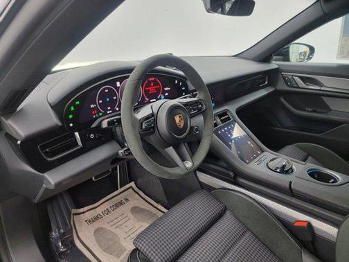 2025 Porsche Taycan 4
