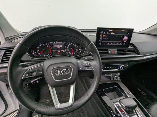 2022 Audi Q5 45 S line Premium