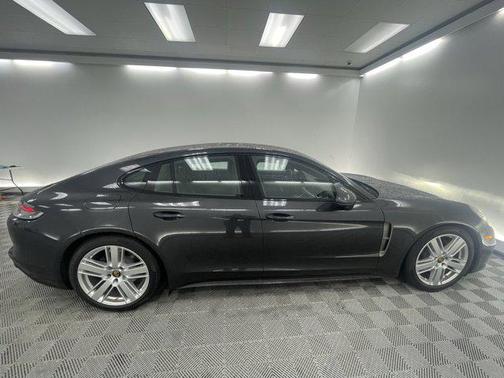 2023 Porsche Panamera RWD