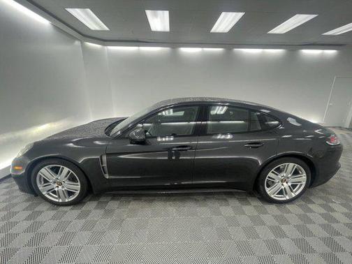 2023 Porsche Panamera RWD