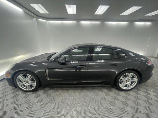 2023 Porsche Panamera RWD