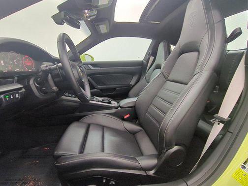 2025 Porsche 911 Carrera