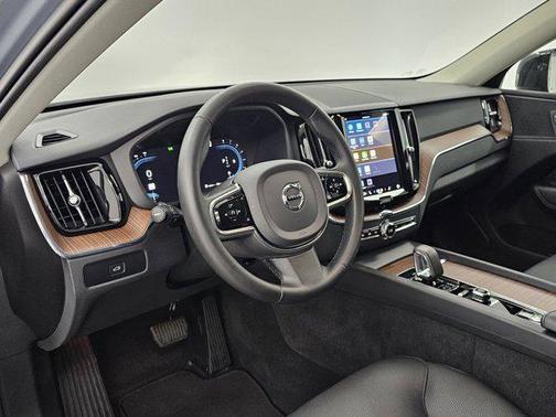 2024 Volvo XC60 B5 Plus Dark Theme