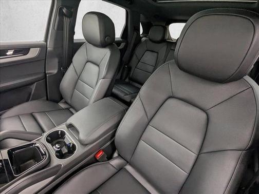 Chromite Black Metallic 2026 Porsche Cayenne Cayenne