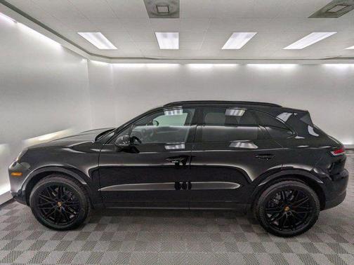 Chromite Black Metallic 2026 Porsche Cayenne Cayenne