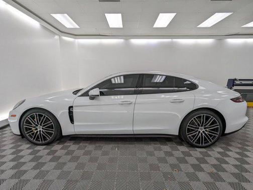 2018 Porsche Panamera 4