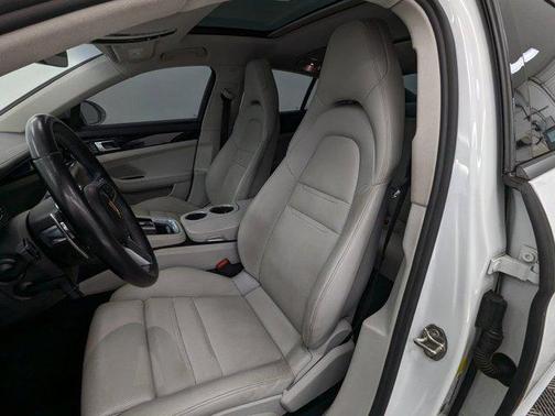 2018 Porsche Panamera 4