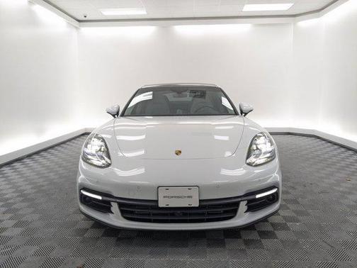 2018 Porsche Panamera 4